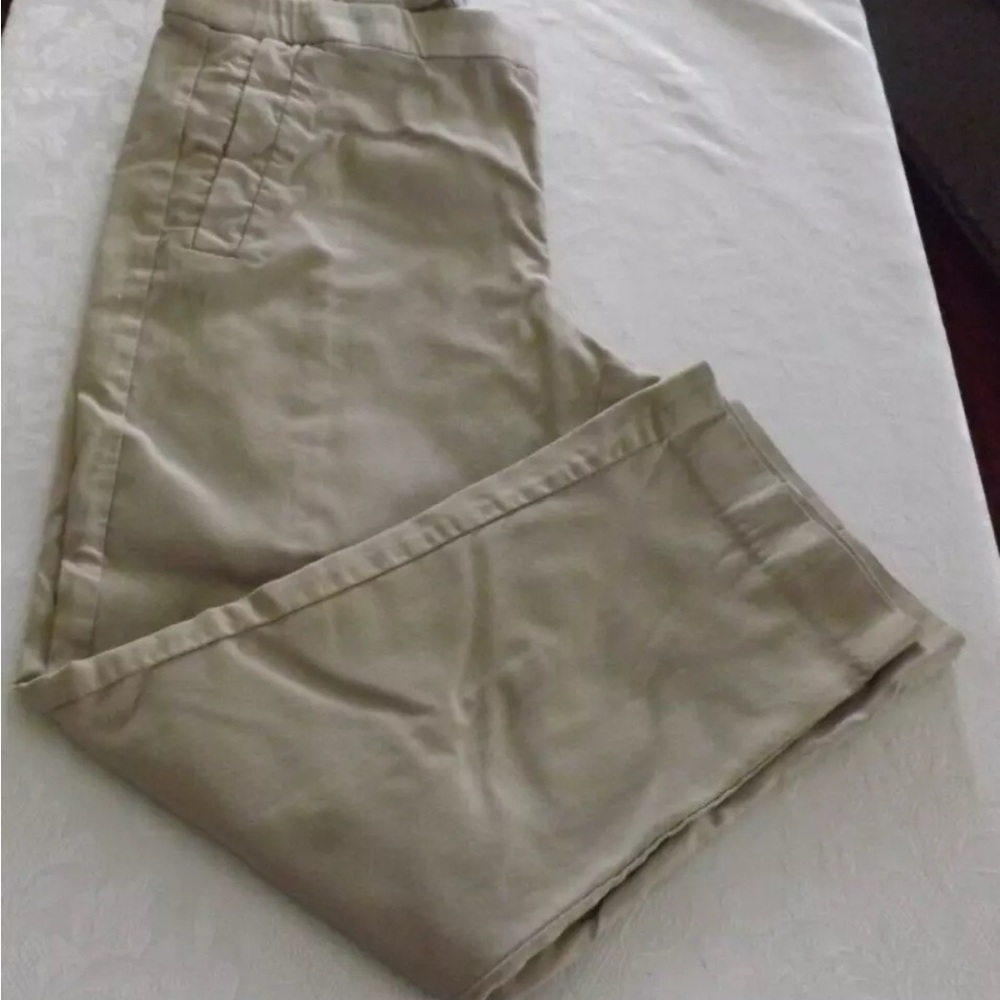 Elle - Womans Skinny Cropped Pull on Pants - Medium 2 Front, 2 Rear Faux Pockets